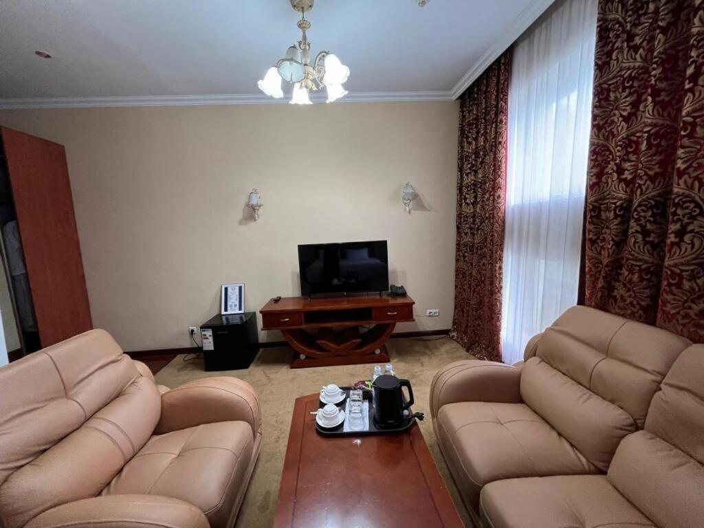 Luxurious Hotel Taraz Luaran gambar