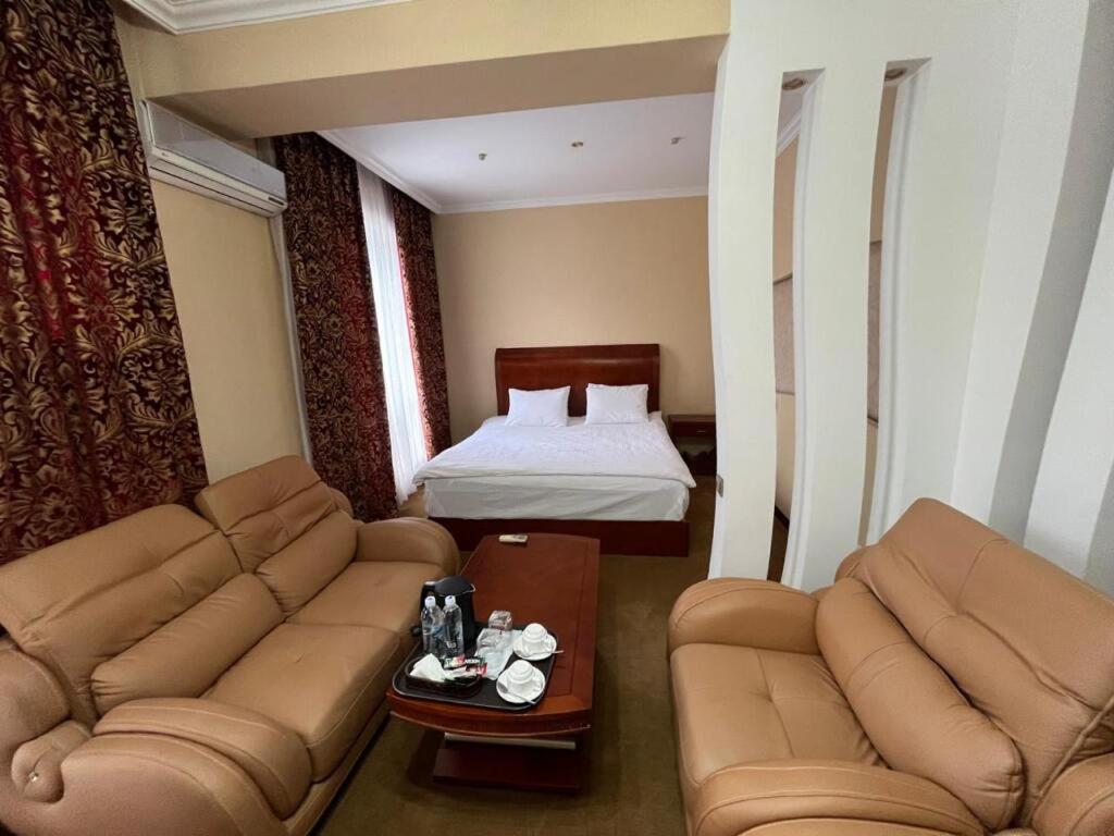 Luxurious Hotel Taraz Luaran gambar